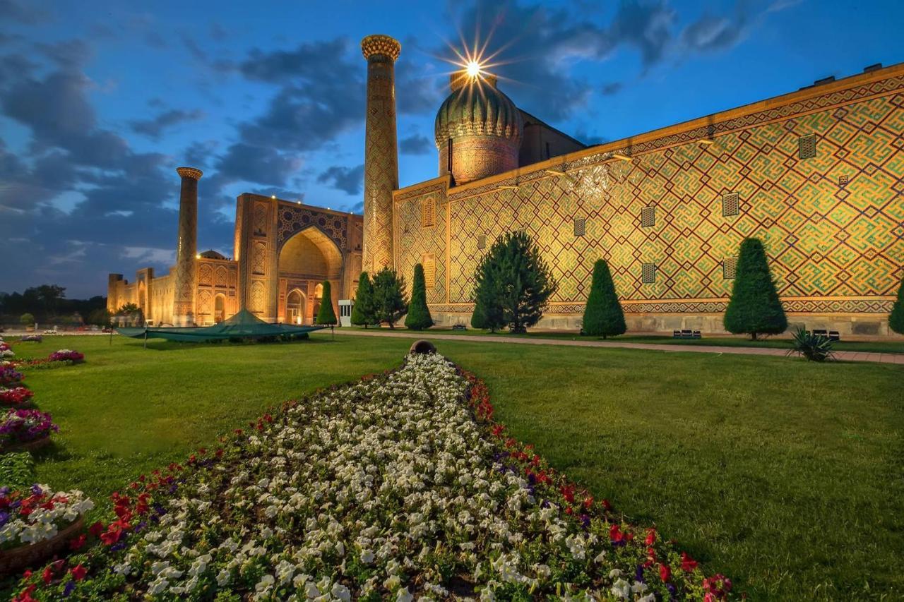 Gold Camel Registan Hotel Самарканд Екстериор снимка